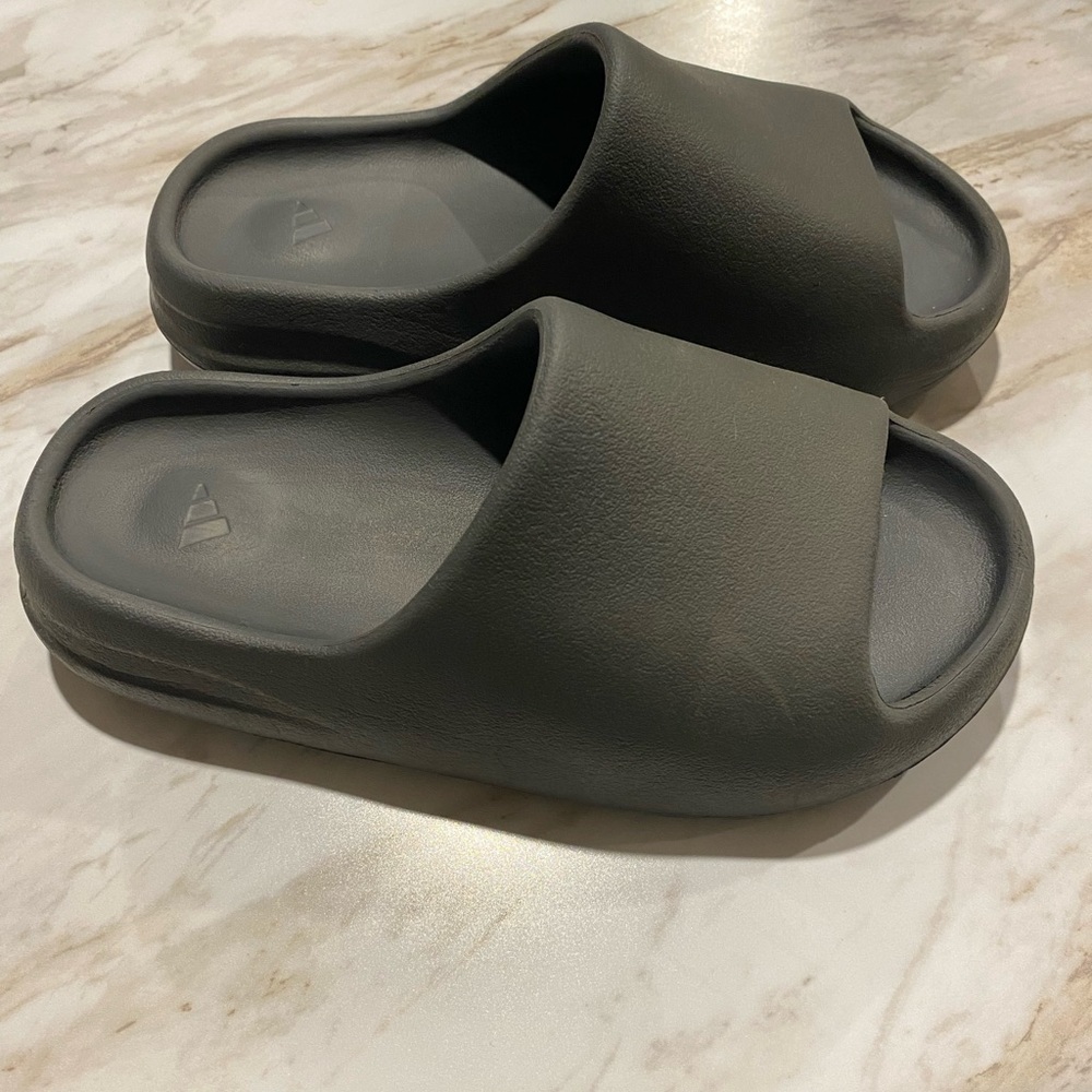Yeezy Dark Gray Slide Sandals